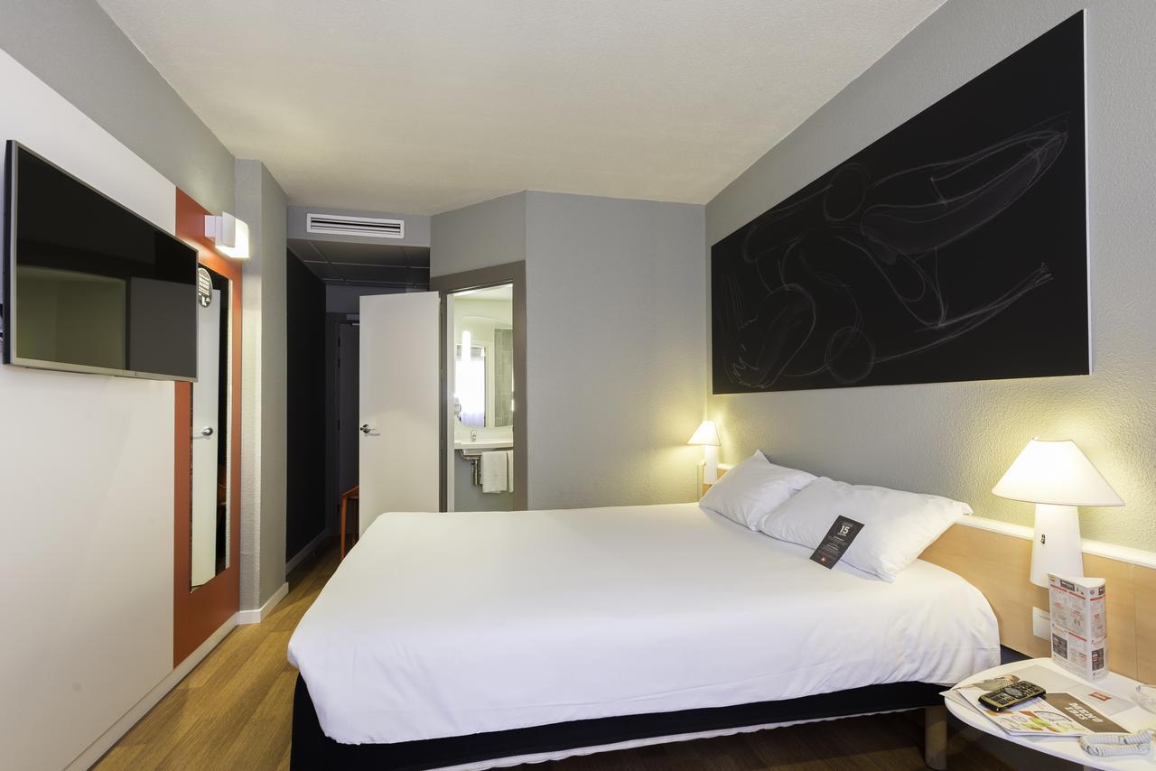 Ibis Granada Hotel Exterior photo